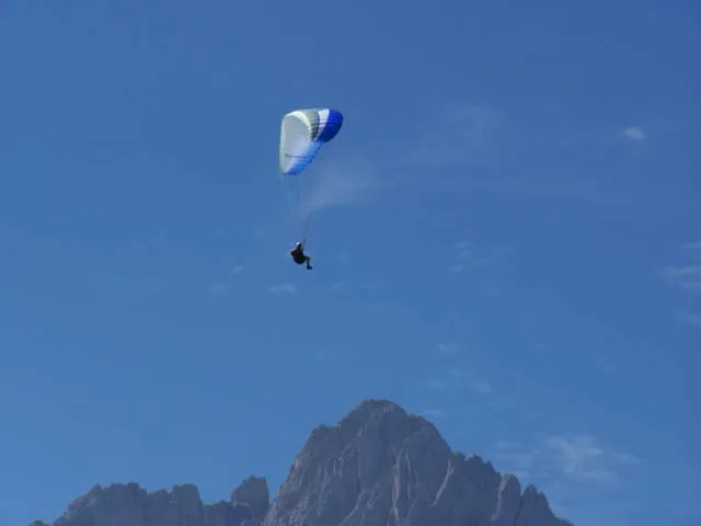 100_8557